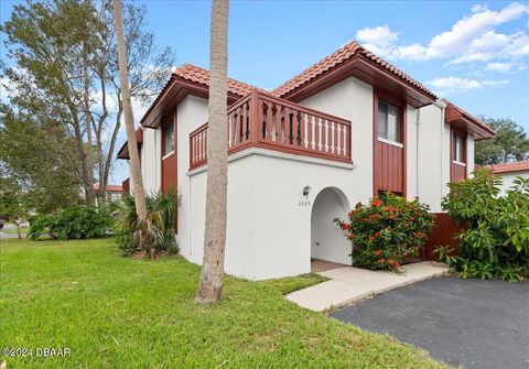 A home in South Daytona