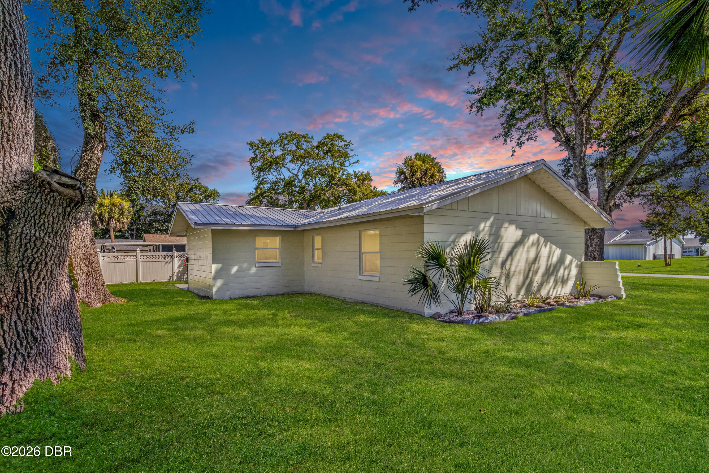 5464 Riverside Drive