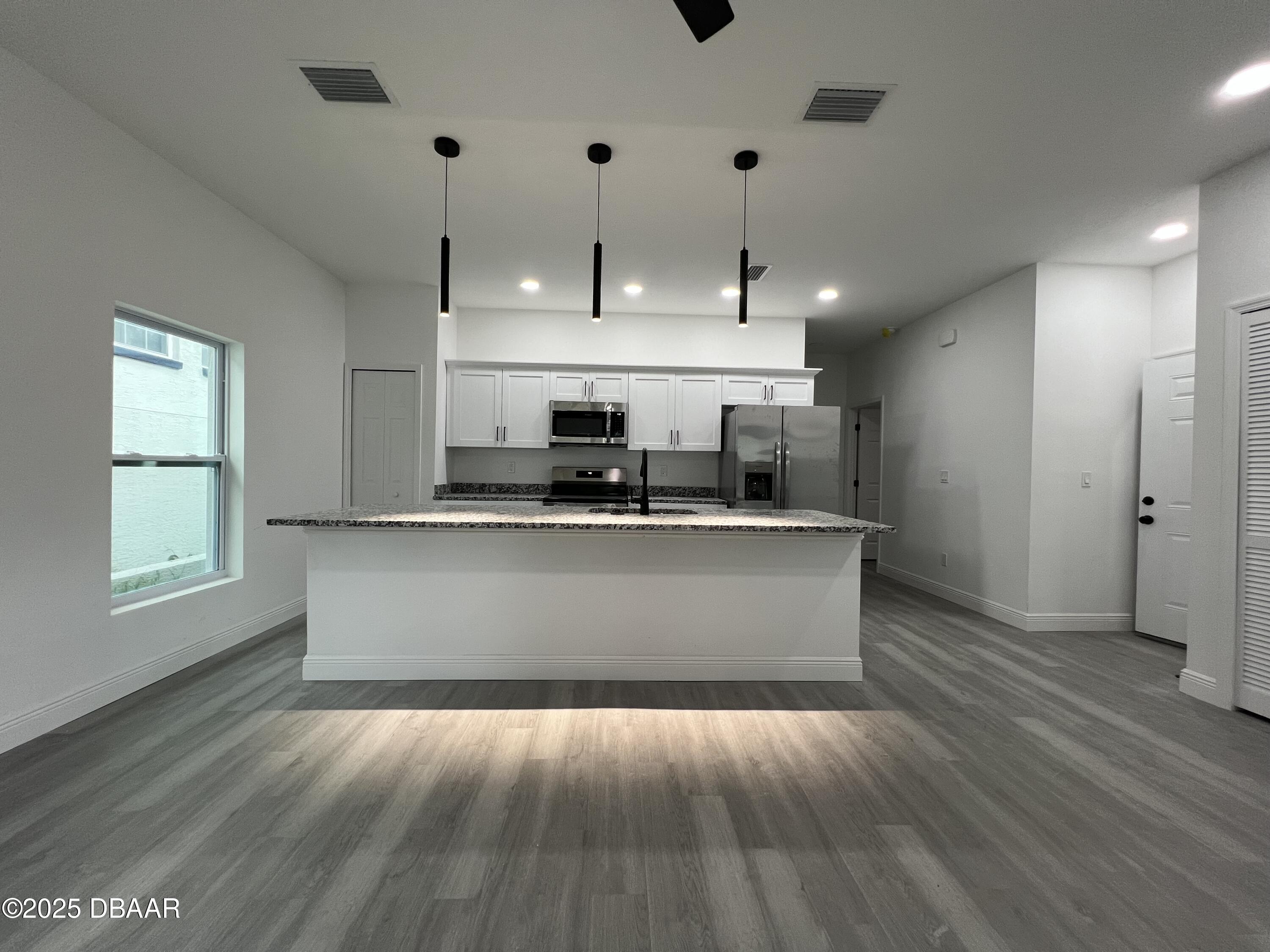516 Model Street