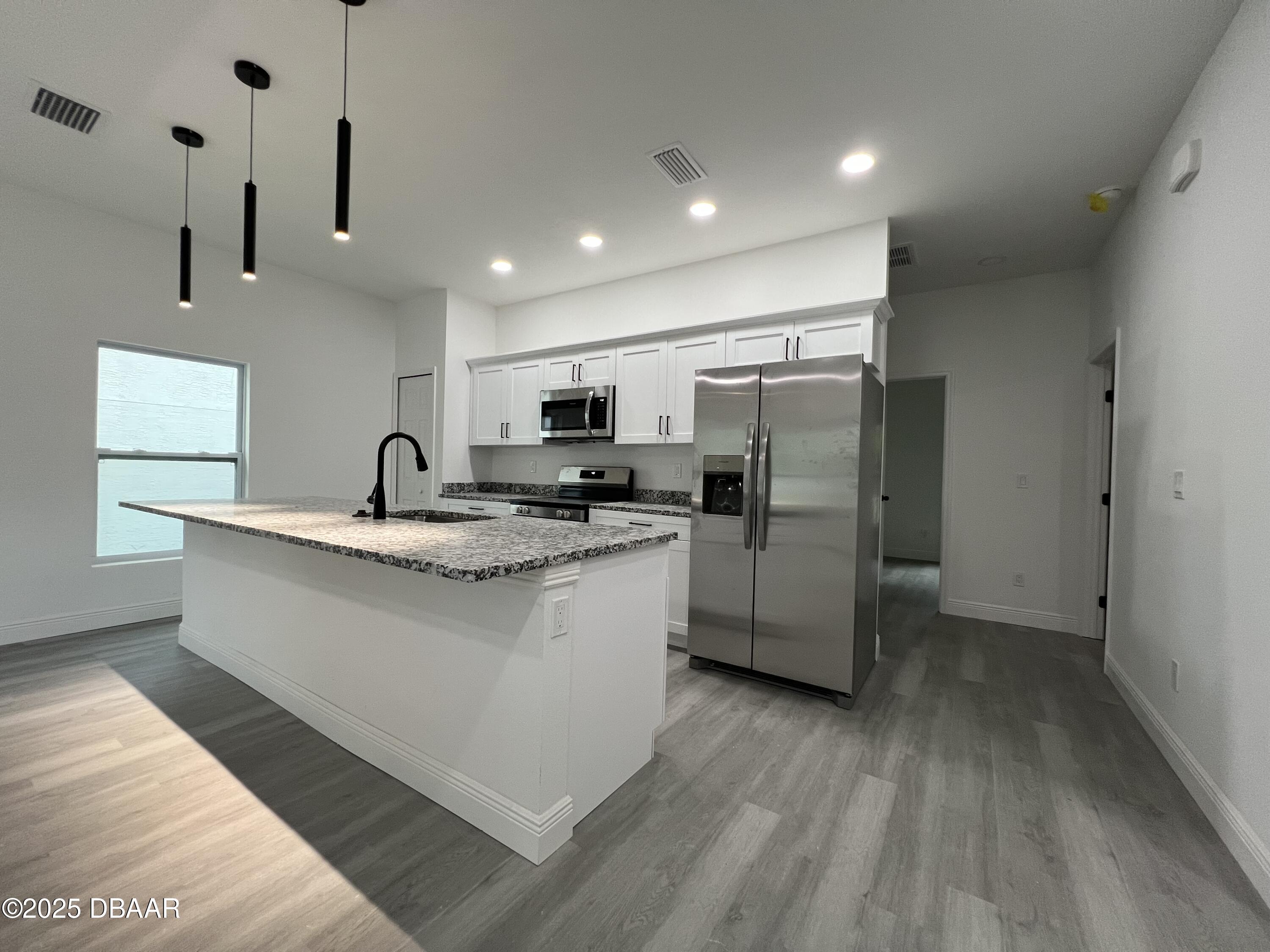 516 Model Street