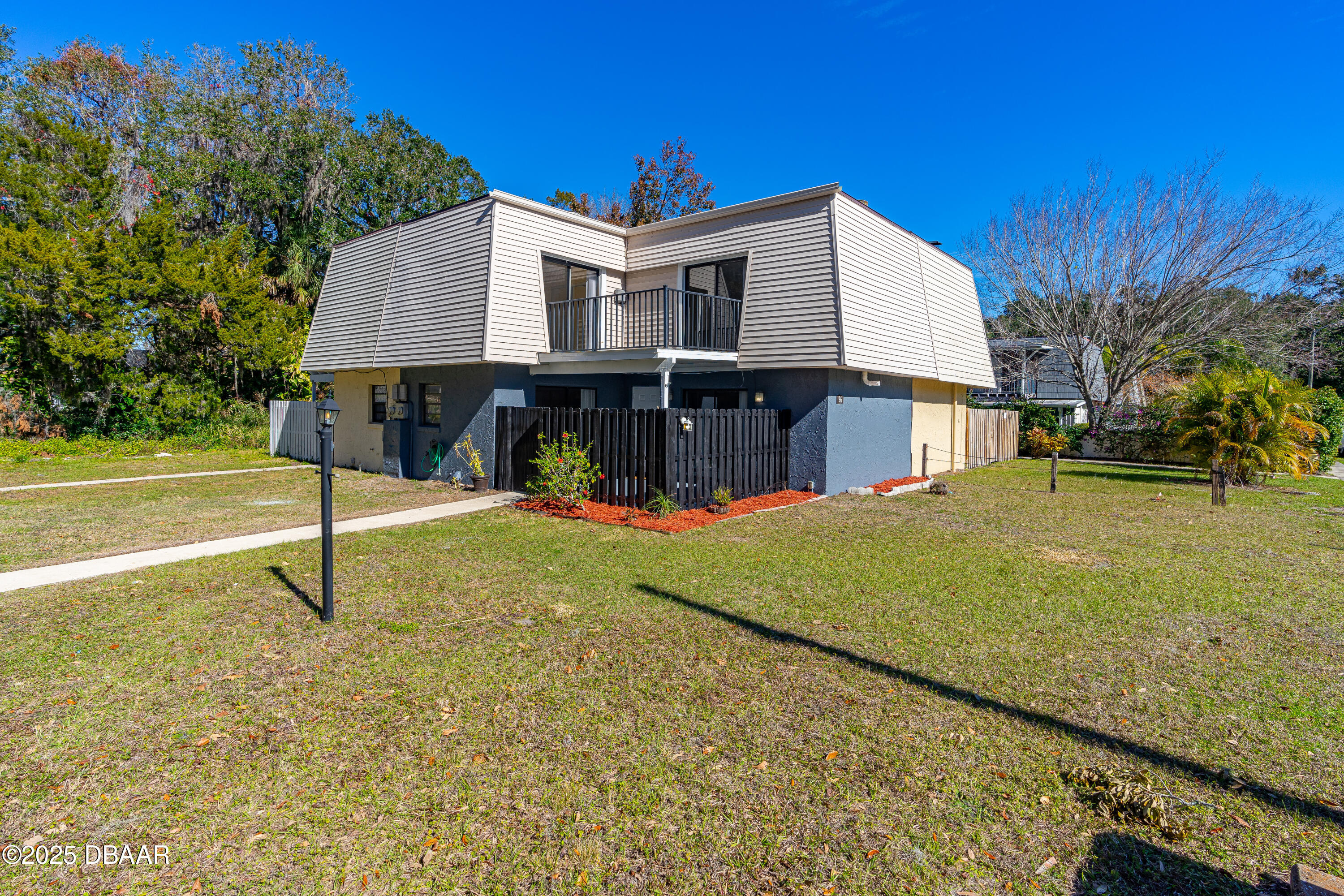96 Springwood Square