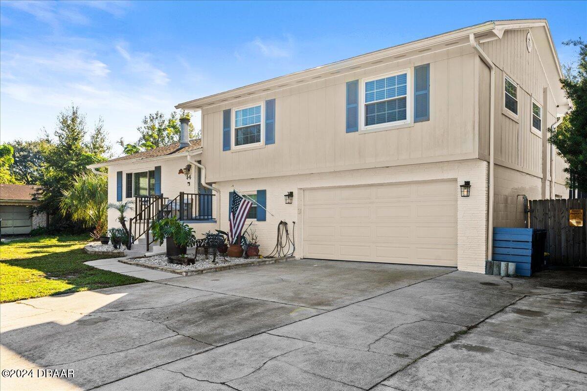 14 Woodlake Drive