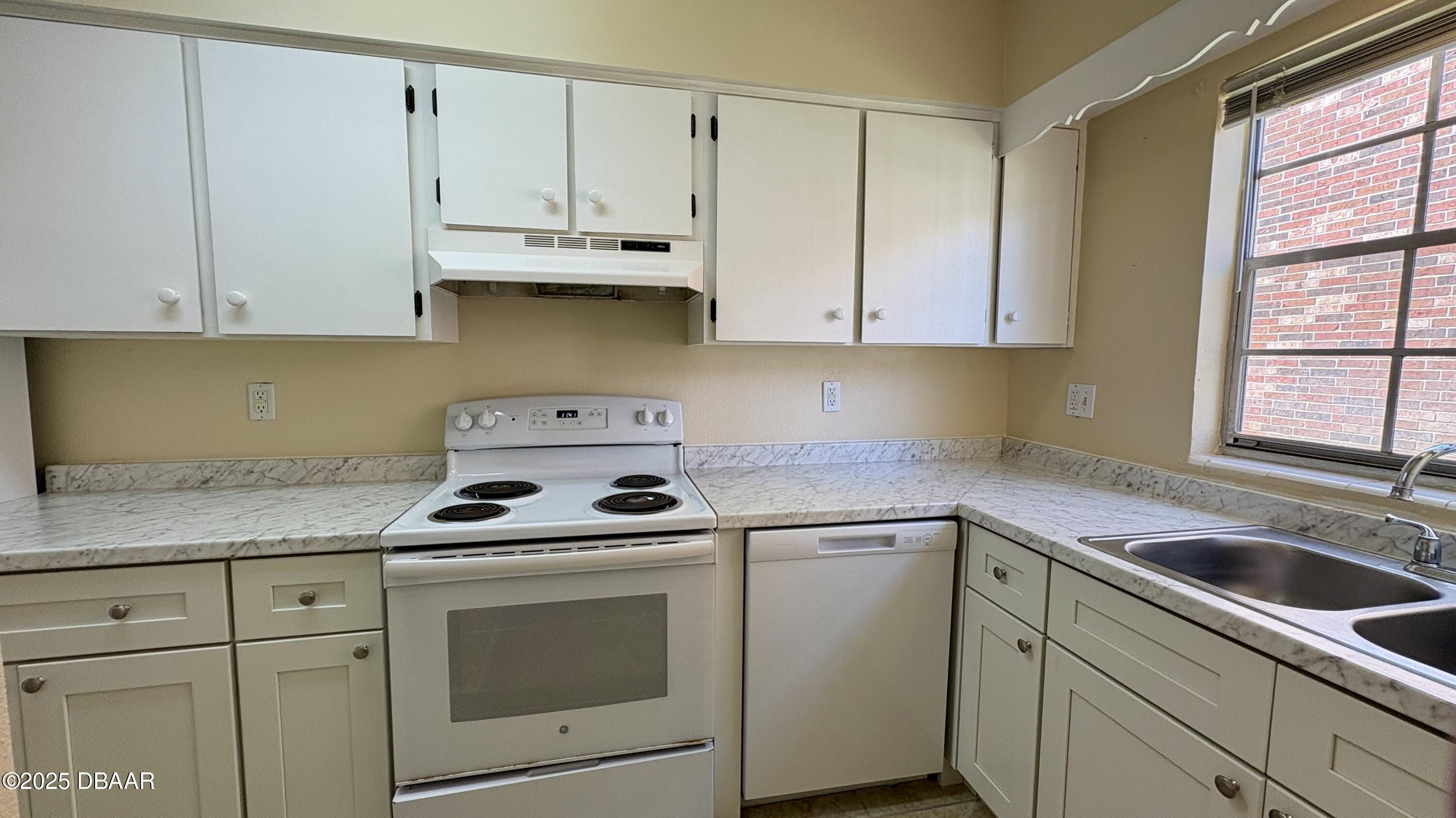 2200 S Palmetto Avenue B060