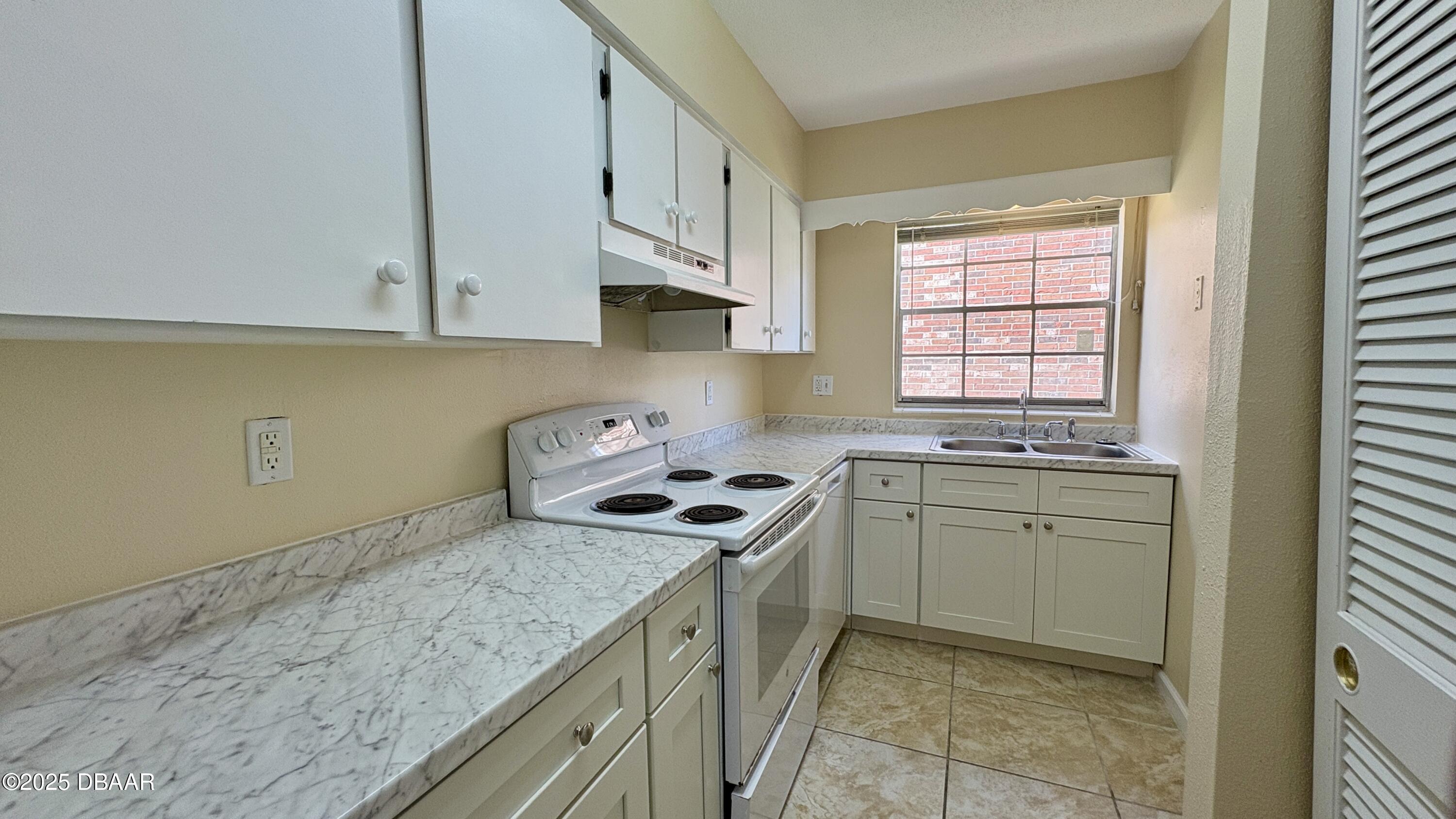 2200 S Palmetto Avenue B060