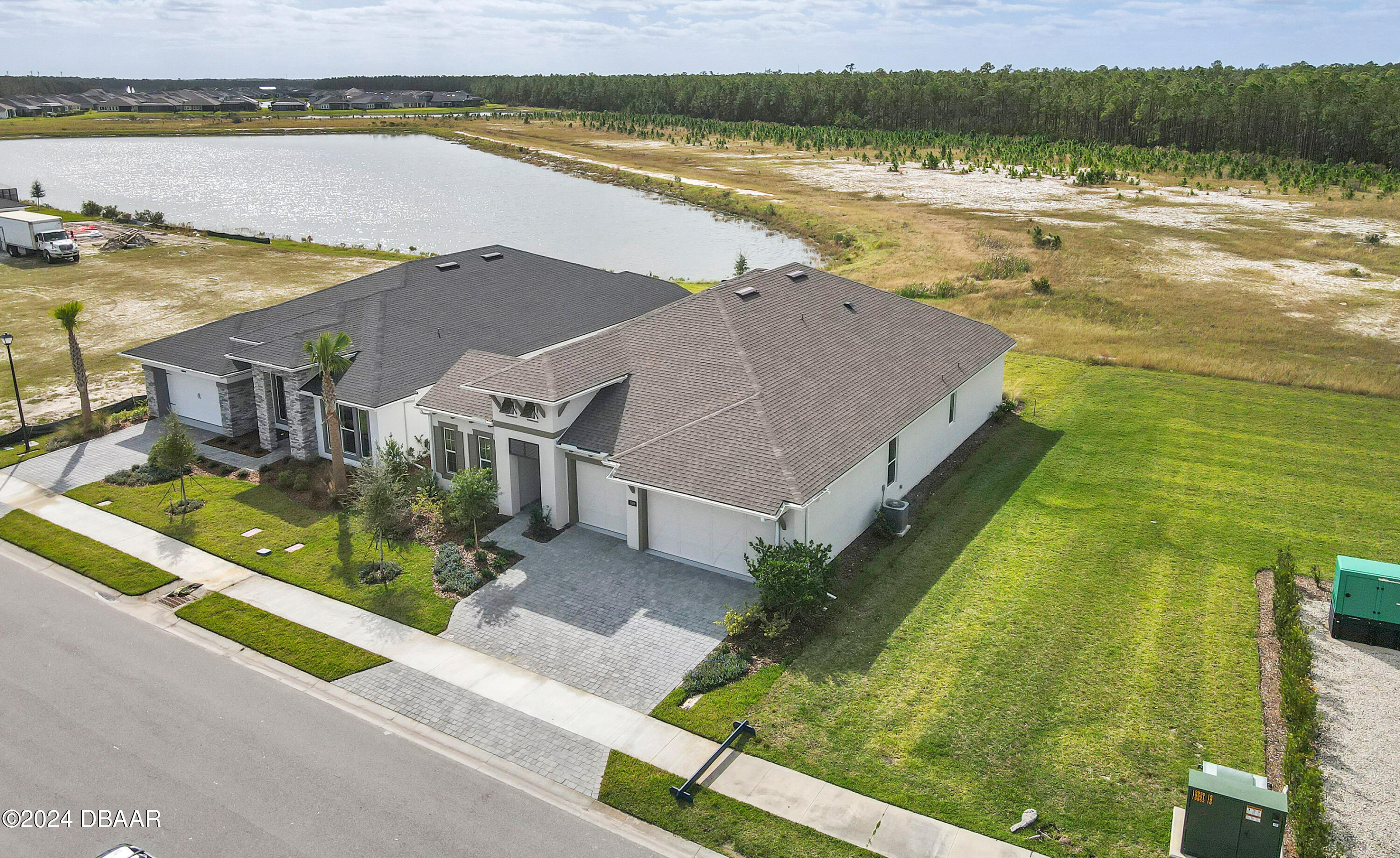 389 Mosaic Boulevard