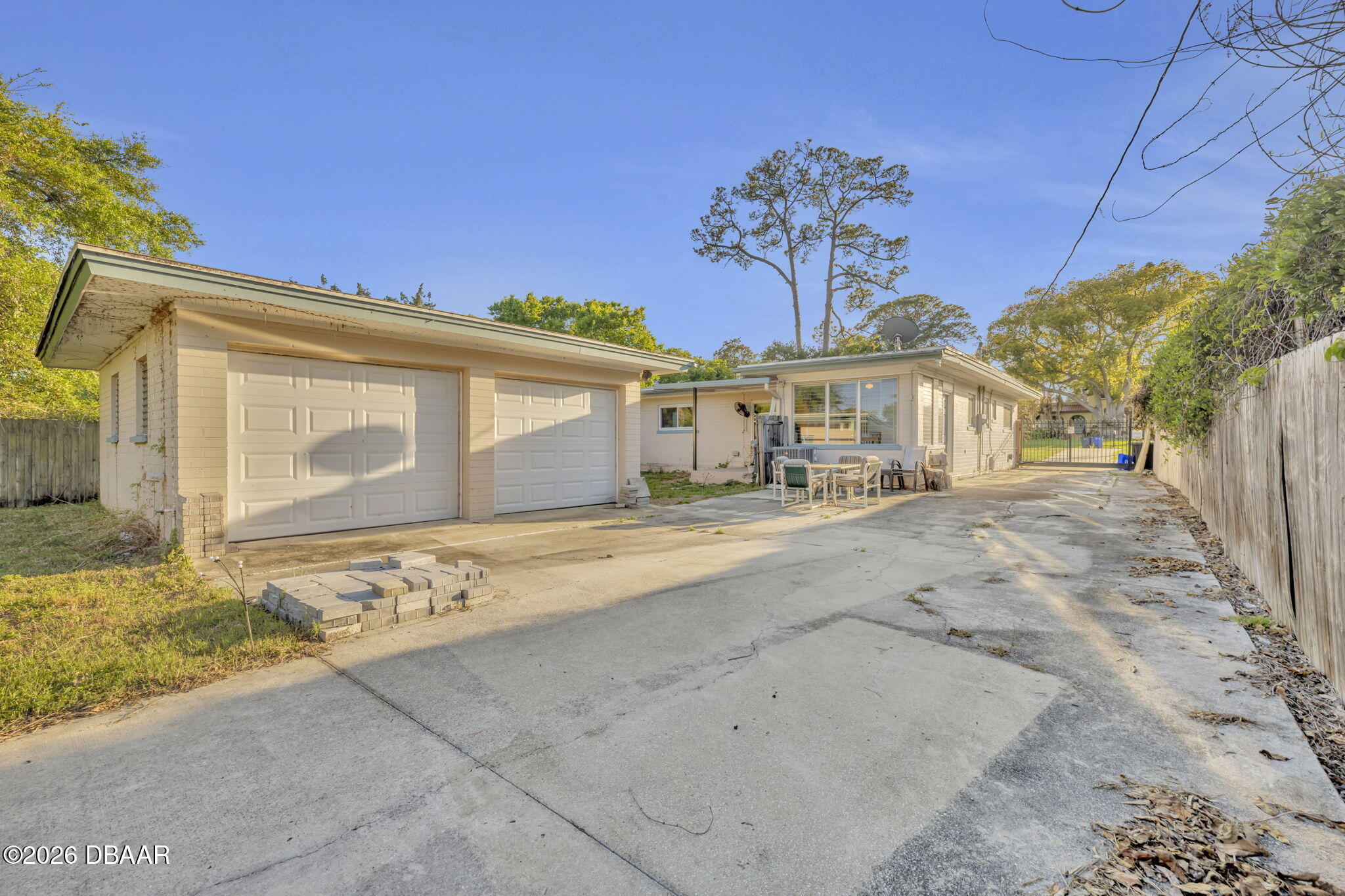 715 Alcazar Avenue
