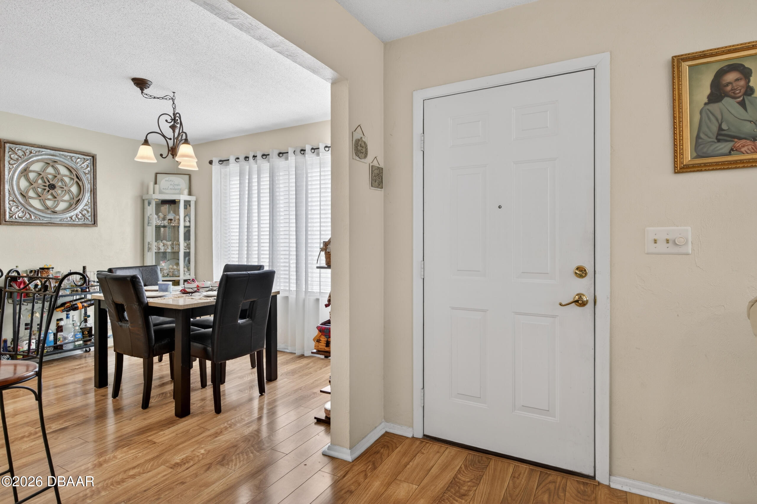 10 Lakepoint Circle