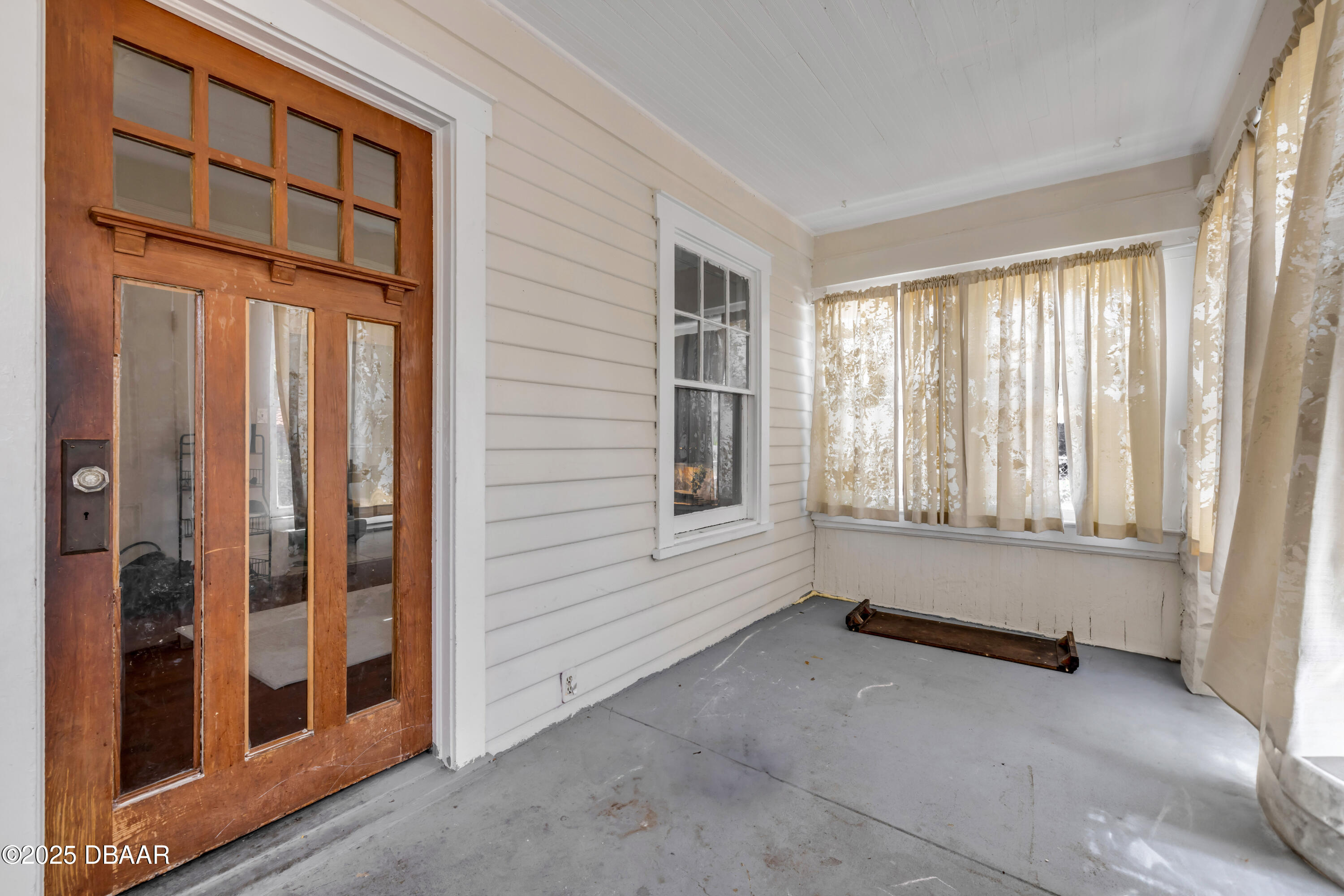 141 S Oleander Avenue