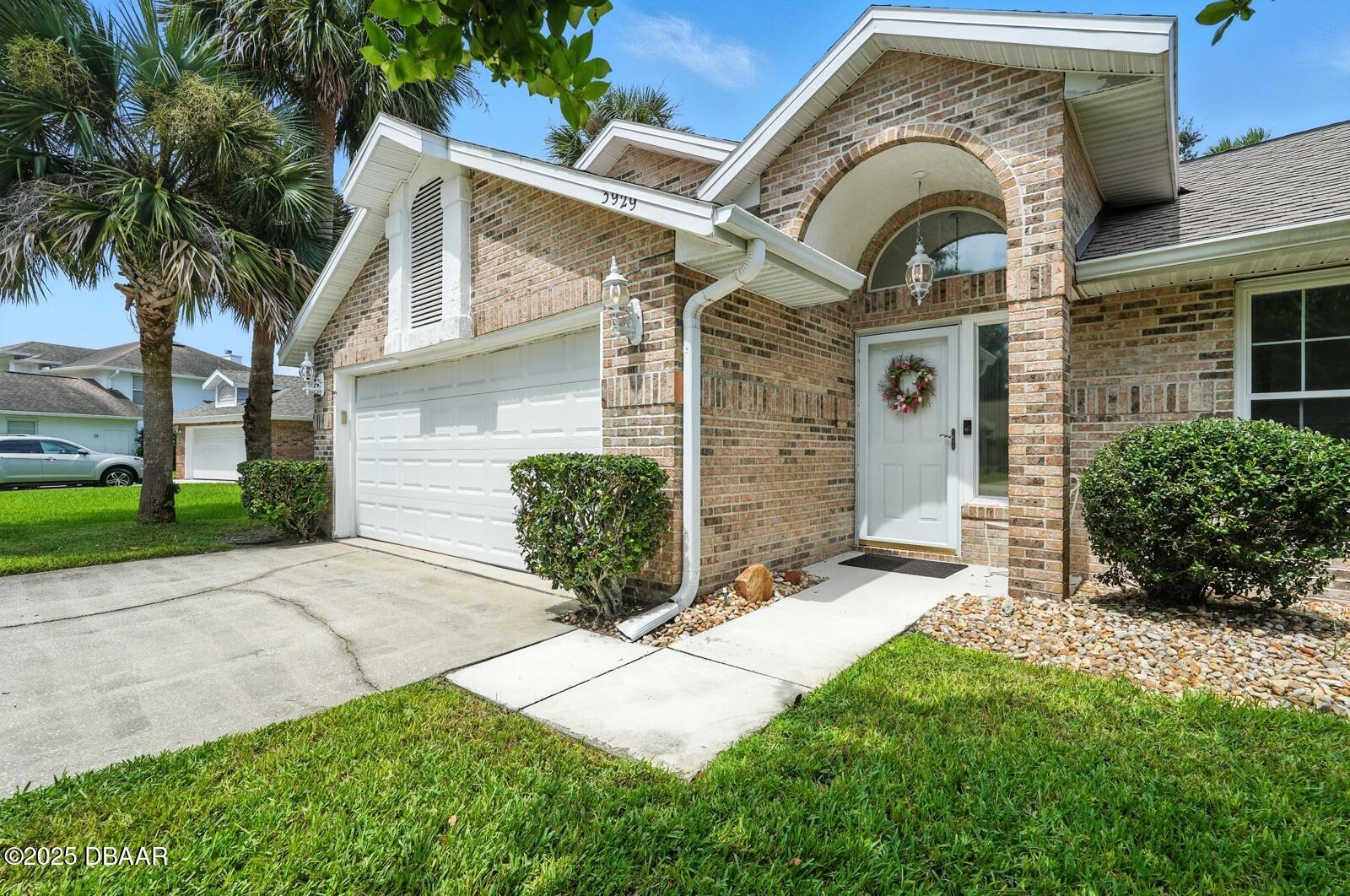 3929 Oak Crest Circle