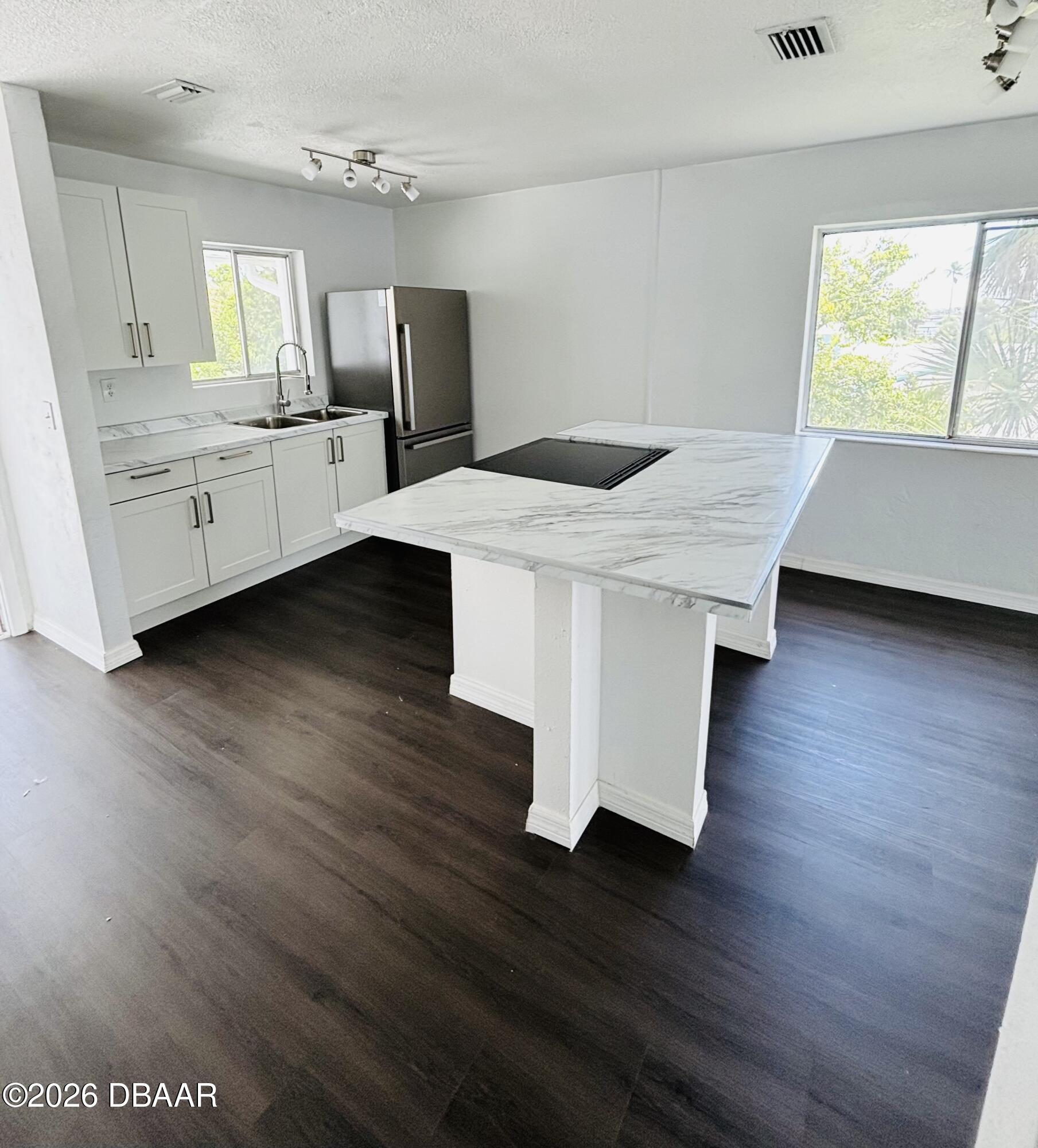 405 N Halifax Avenue