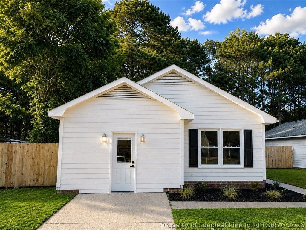Photo of 1124 Hoke Loop Road, Fayetteville, NC 28314 (MLS # 763199)