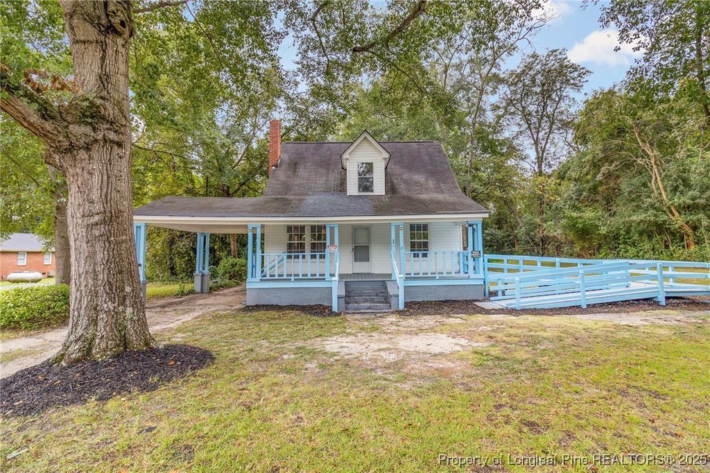 Photo of 402 S Morro Street, Fairmont, NC 28340 (MLS # 752022)
