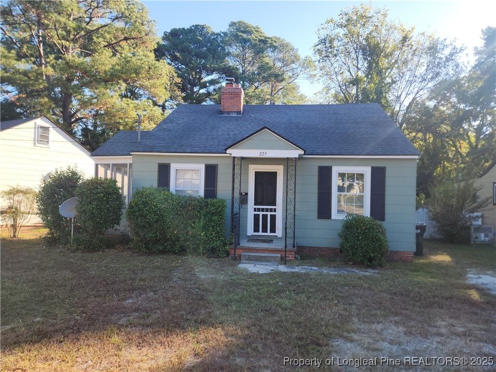 Photo of 225 Pinecrest Drive, Fayetteville, NC 28305 (MLS # 752297)