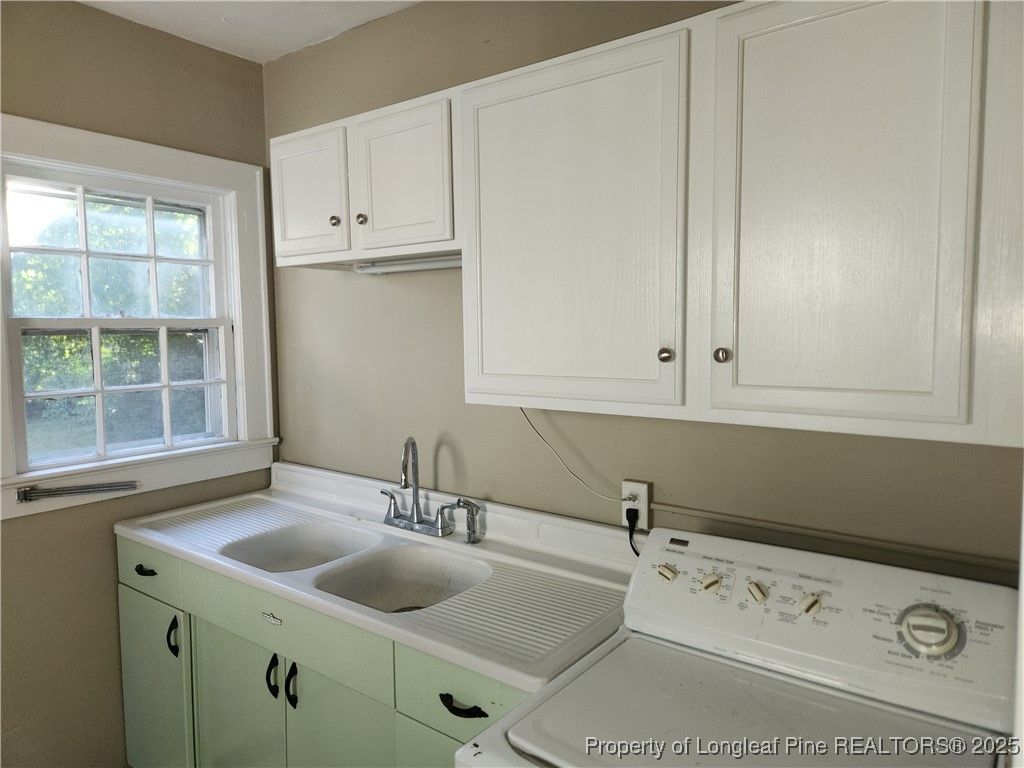 Photo of 225 Pinecrest Drive, Fayetteville, NC 28305 (MLS # 752297)