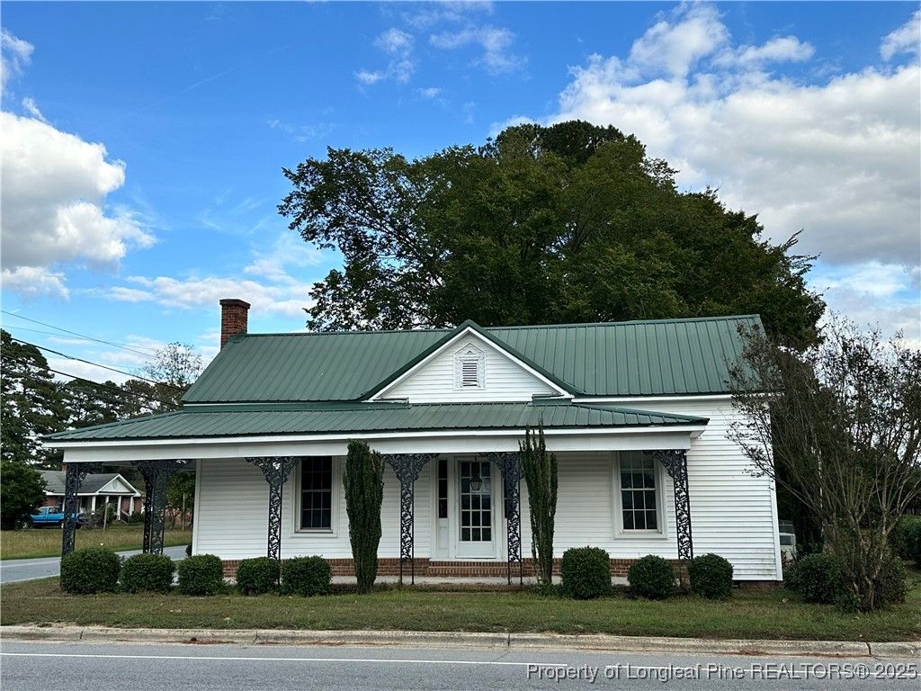 Photo of 301 S Main Street, Salemburg, NC 28355 (MLS # 751701)