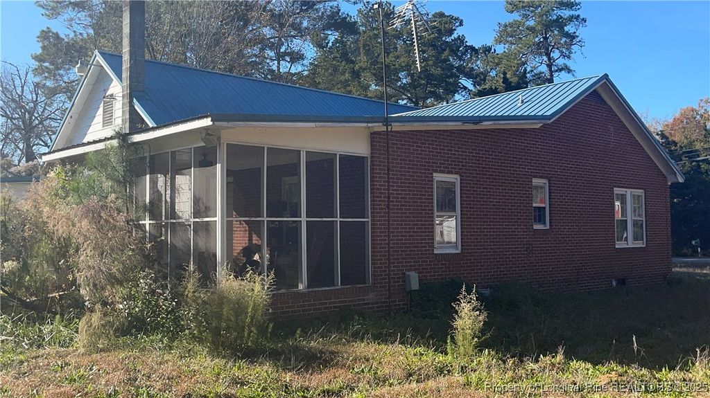 Photo of 916 Aberdeen Road, Laurinburg, NC 28352 (MLS # 754556)