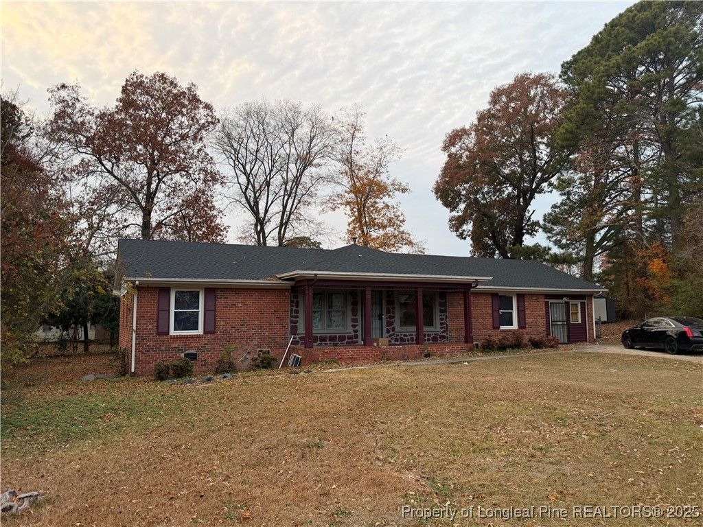 Photo of 405 Quail Court, Fayetteville, NC 28303 (MLS # 753450)