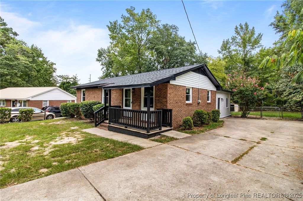 Photo of 314 Brookwood Avenue, Fayetteville, NC 28301 (MLS # 753405)