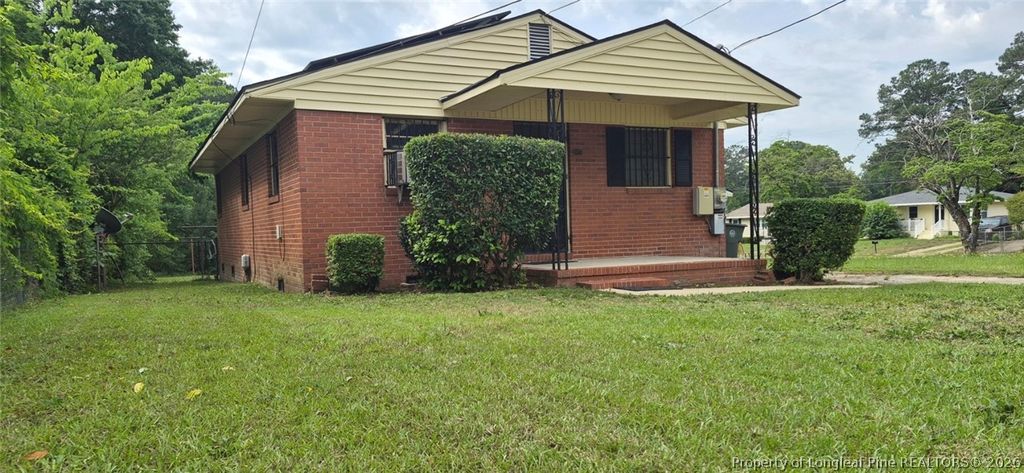 Photo of 909 Rochester Drive, Fayetteville, NC 28305 (MLS # 762669)