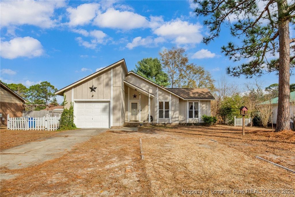 Photo of 2092 Lakeridge Drive, Fayetteville, NC 28304 (MLS # 753895)