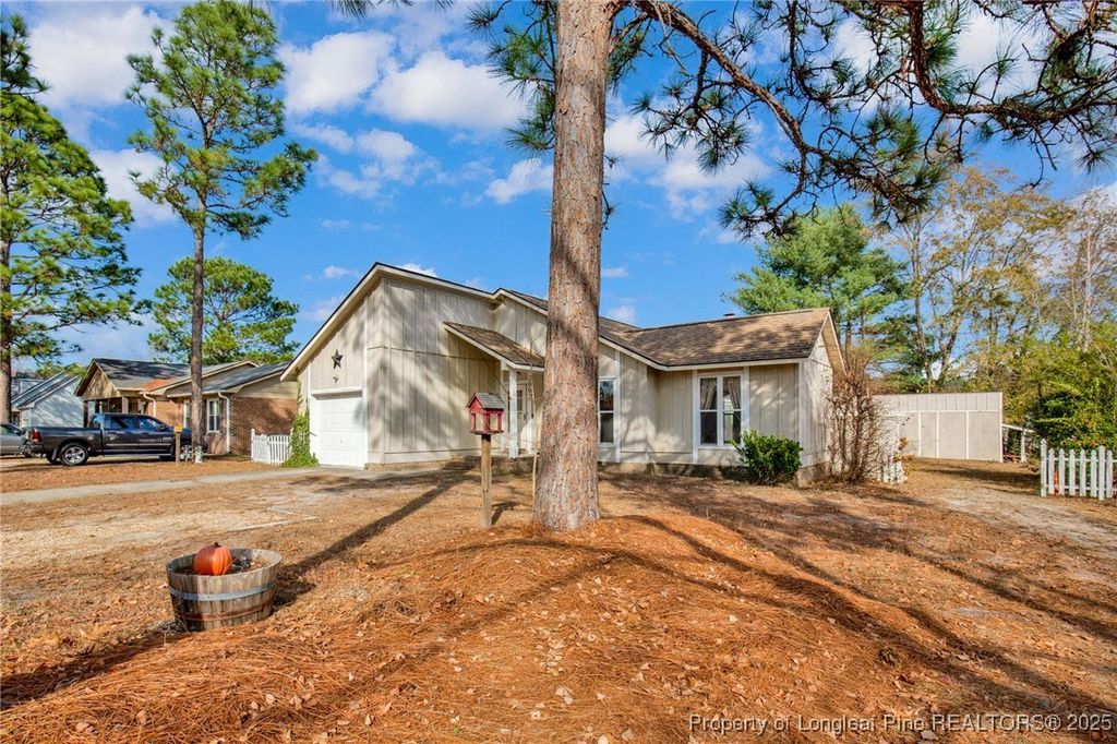 Photo of 2092 Lakeridge Drive, Fayetteville, NC 28304 (MLS # 753895)