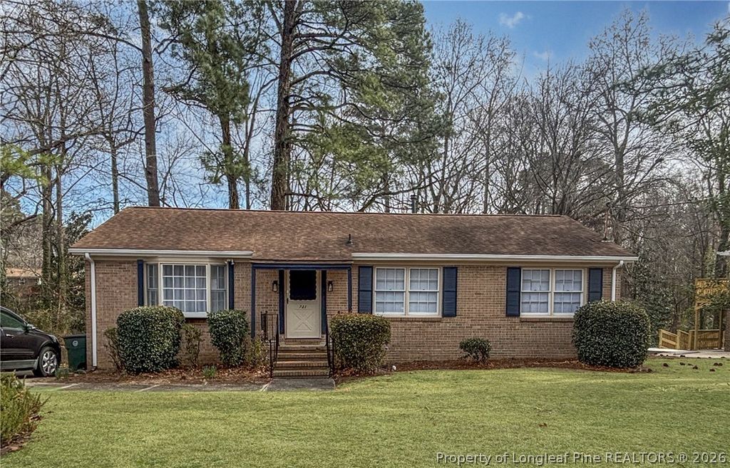 Photo of 731 Ashbrook Road, Fayetteville, NC 28314 (MLS # 757849)