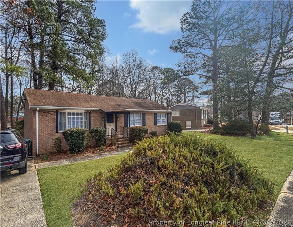 Photo of 731 Ashbrook Road, Fayetteville, NC 28314 (MLS # 757849)