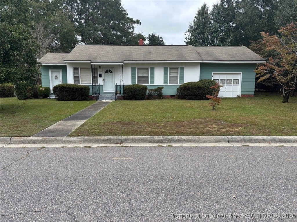 Photo of 1209 E 14th Street E, Lumberton, NC 28358 (MLS # 752027)