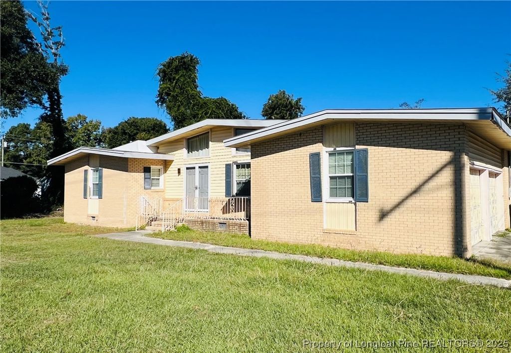 Photo of 1505 E 7th Street, Lumberton, NC 28358 (MLS # 752039)