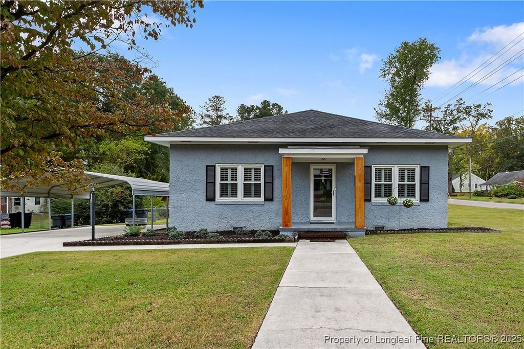 Photo of 404 E Donaldson Avenue, Raeford, NC 28376 (MLS # 751826)
