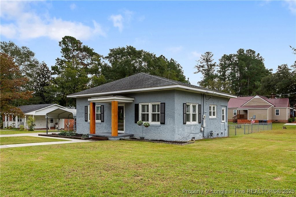 Photo of 404 E Donaldson Avenue, Raeford, NC 28376 (MLS # 751826)