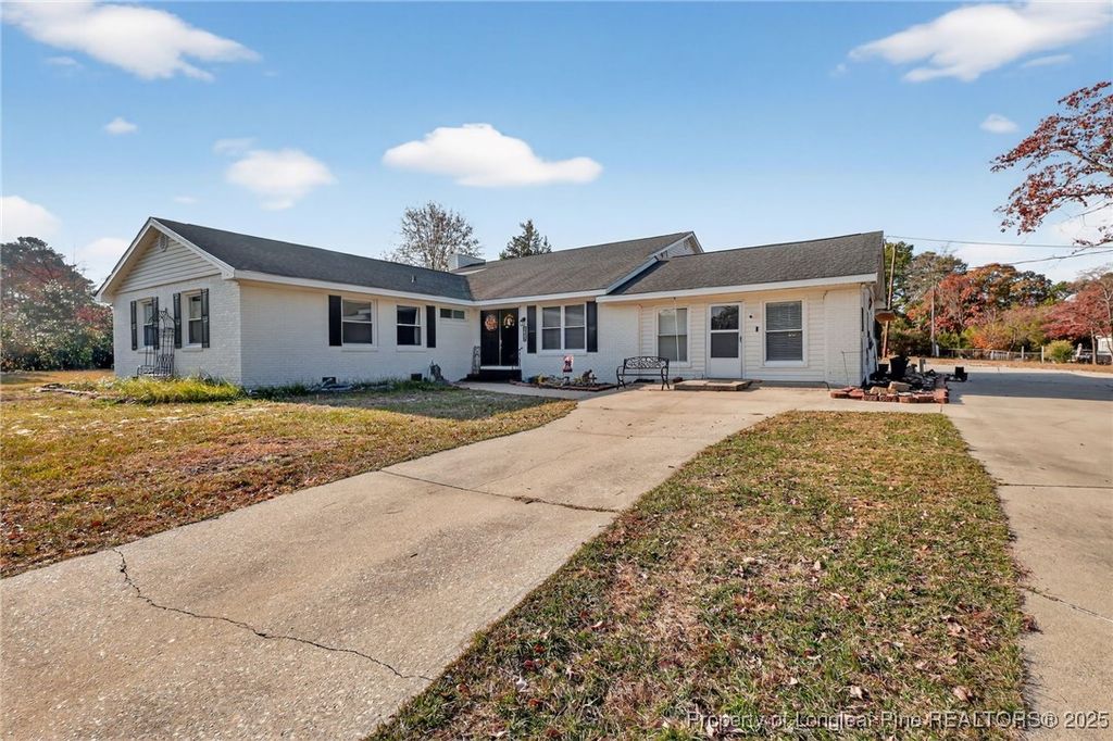 Photo of 3402 Seven Mountain Drive, Fayetteville, NC 28306 (MLS # 754174)