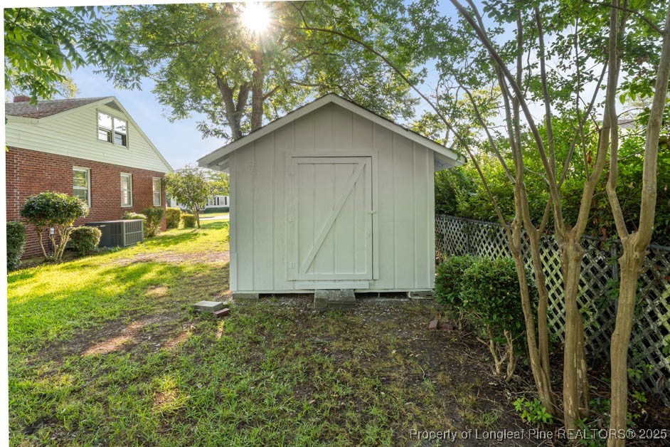 1905 N Rowland Avenue N