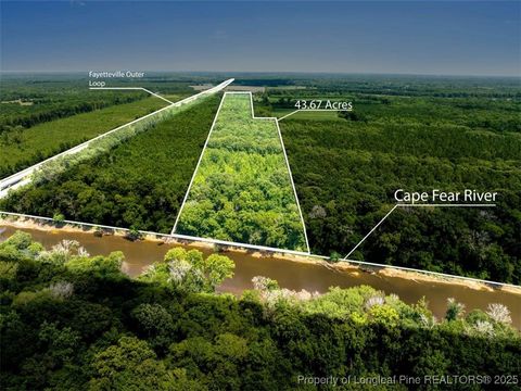 4247 River Road Wade NC 28395