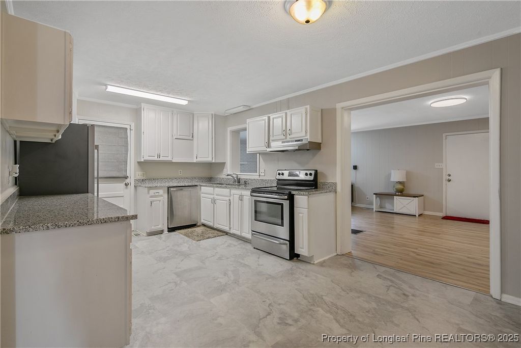 Photo of 4914 Pinewood Drive, Hope Mills, NC 28348 (MLS # 748719)