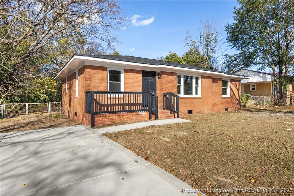 Photo of 4818 Cottonwood Drive, Fayetteville, NC 28304 (MLS # 753863)