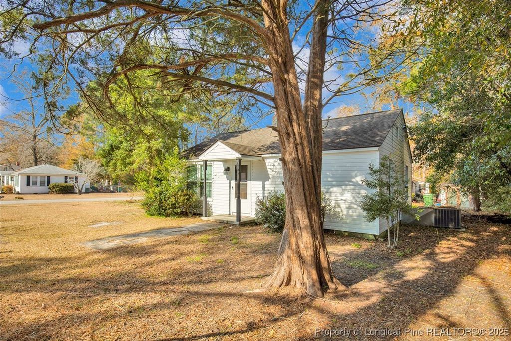 Photo of 5426 Pinecrest Drive, Hope Mills, NC 28348 (MLS # 754208)