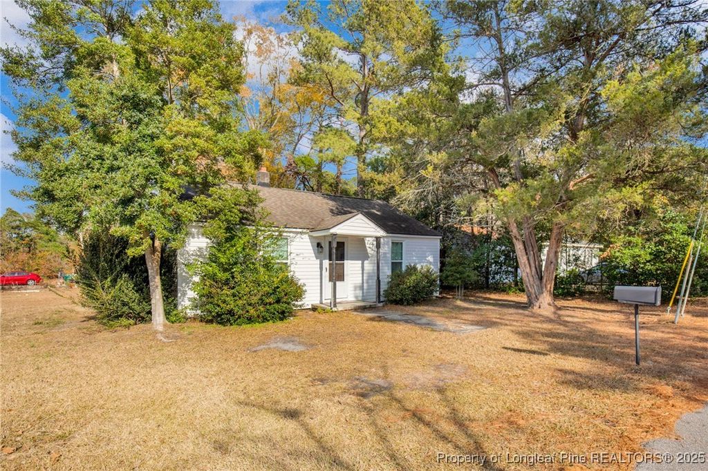 Photo of 5426 Pinecrest Drive, Hope Mills, NC 28348 (MLS # 754208)