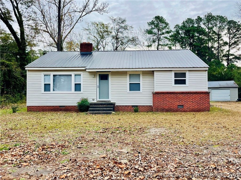 Photo of 405 S Austin Street S, Maxton, NC 28364 (MLS # 754591)