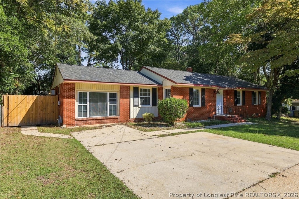 Photo of 1731 Stratford Road, Fayetteville, NC 28304 (MLS # 771001)