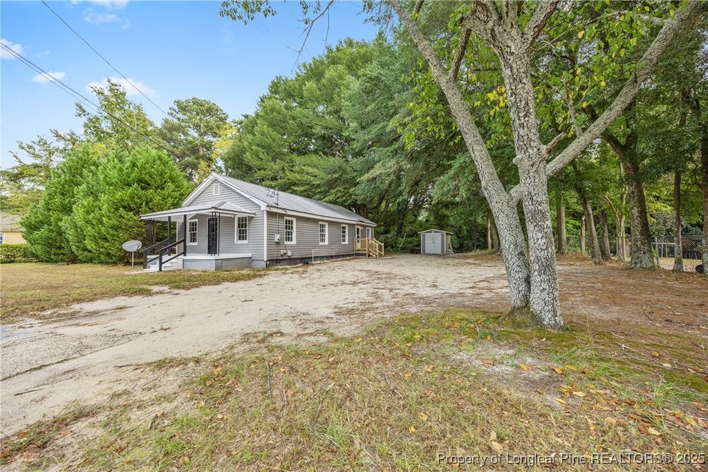 Photo of 1601 Camden Road, Fayetteville, NC 28306 (MLS # 751606)