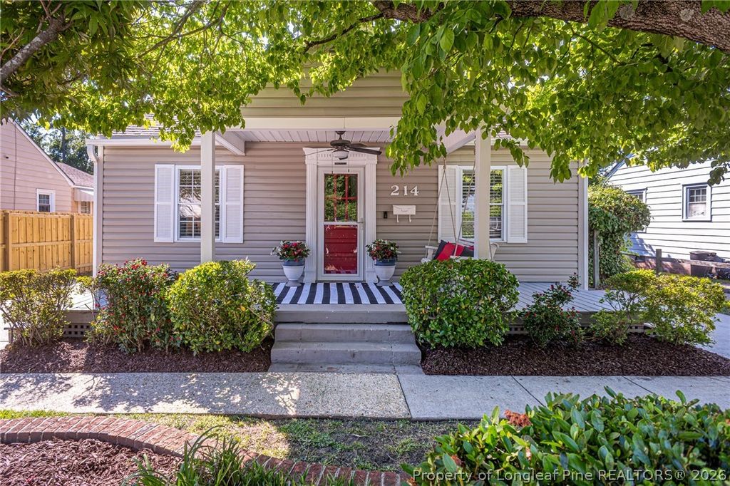 Photo of 214 Pinecrest Drive, Fayetteville, NC 28305 (MLS # 762136)