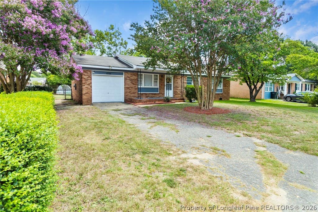 Photo of 1705 Grandview Drive, Fayetteville, NC 28314 (MLS # 765693)