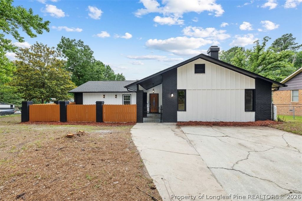 Photo of 732 Sarazen Drive, Fayetteville, NC 28303 (MLS # 761735)