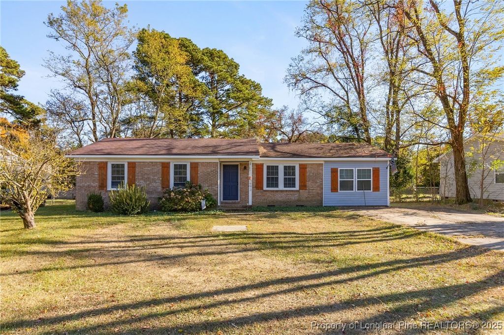 Photo of 6493 Portsmouth Drive, Fayetteville, NC 28314 (MLS # 753094)