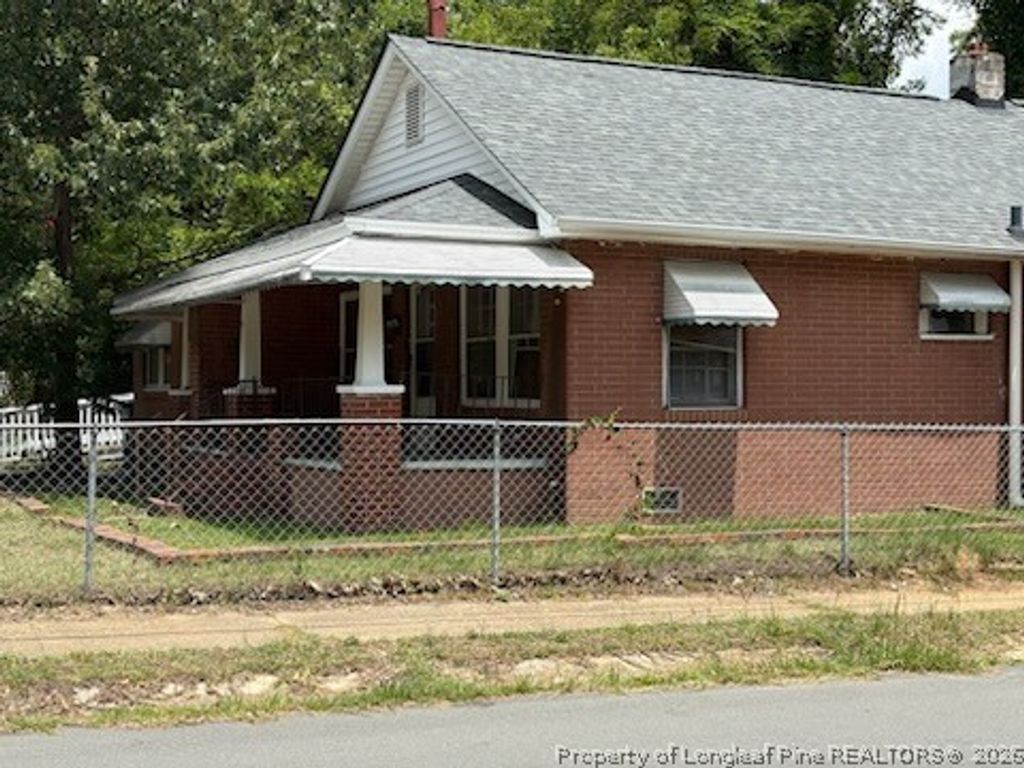 Photo of 911 Henderson Avenue, Fayetteville, NC 28301 (MLS # 765860)
