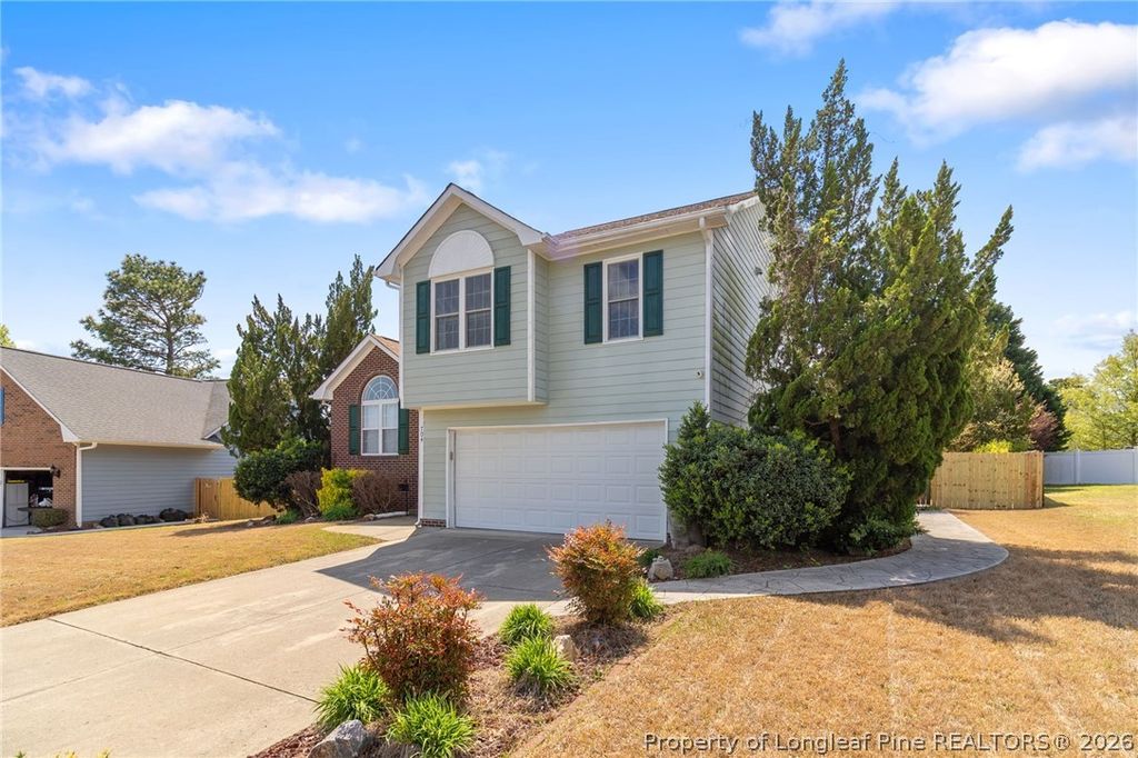 Photo of 704 Fairbluff Drive, Hope Mills, NC 28348 (MLS # 760050)