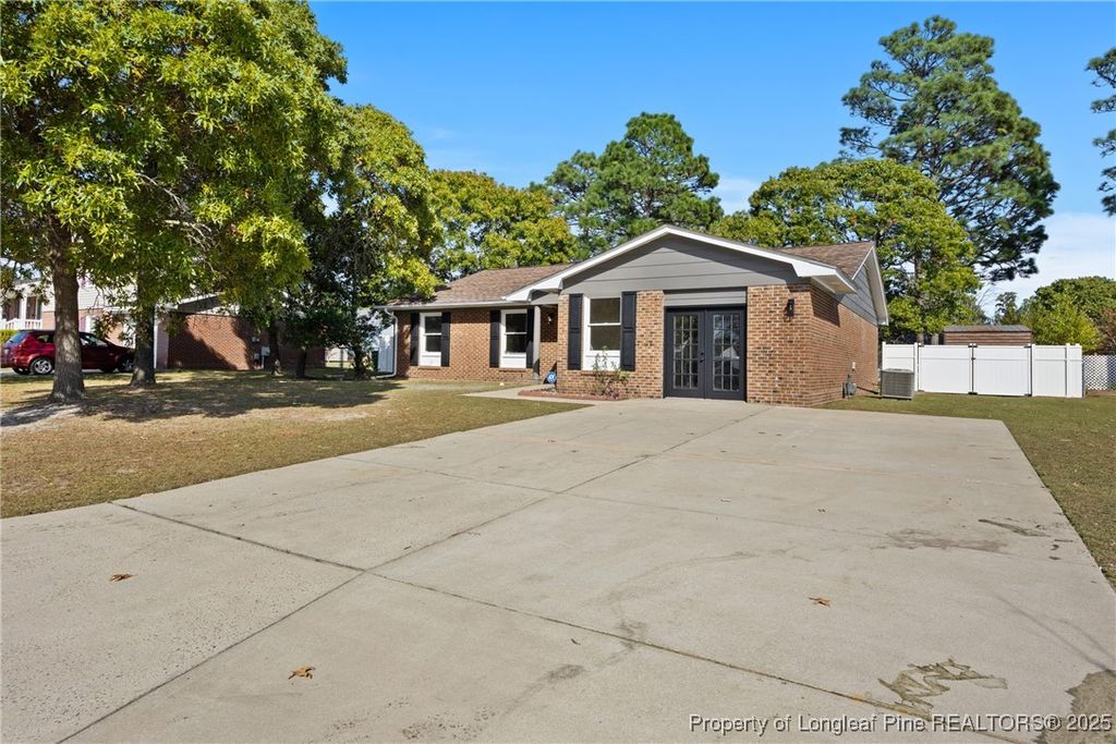 Photo of 6717 Pin Oak Lane, Fayetteville, NC 28314 (MLS # 752225)