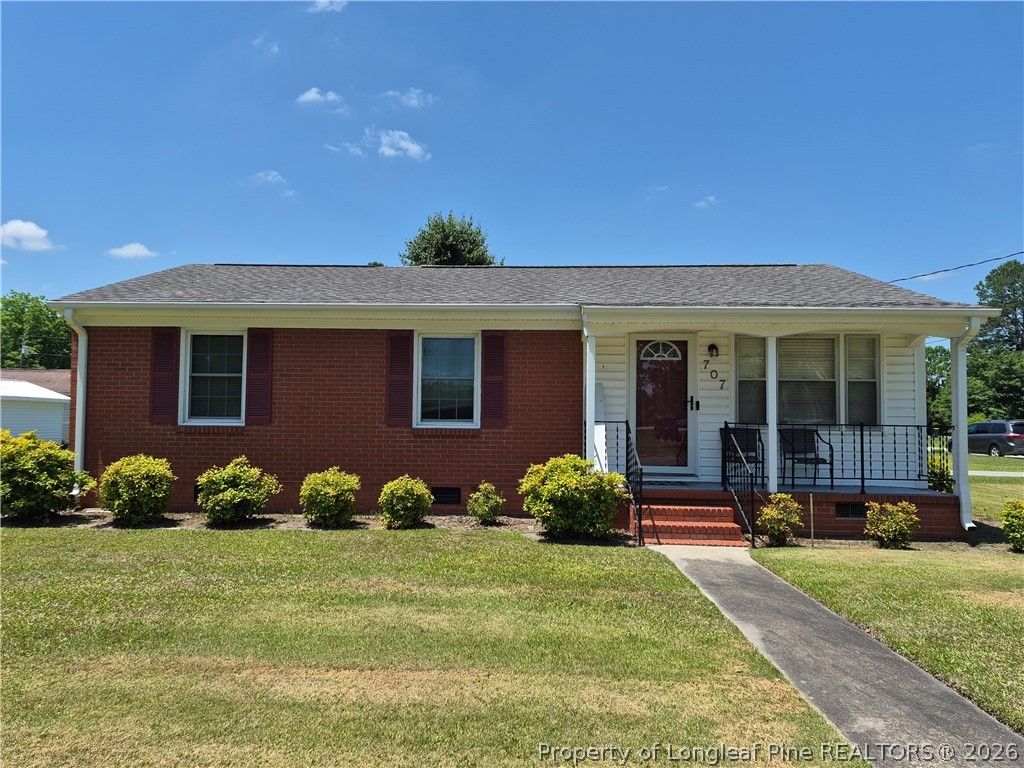 Photo of 707 Madison Avenue, Lumberton, NC 28358 (MLS # 762703)