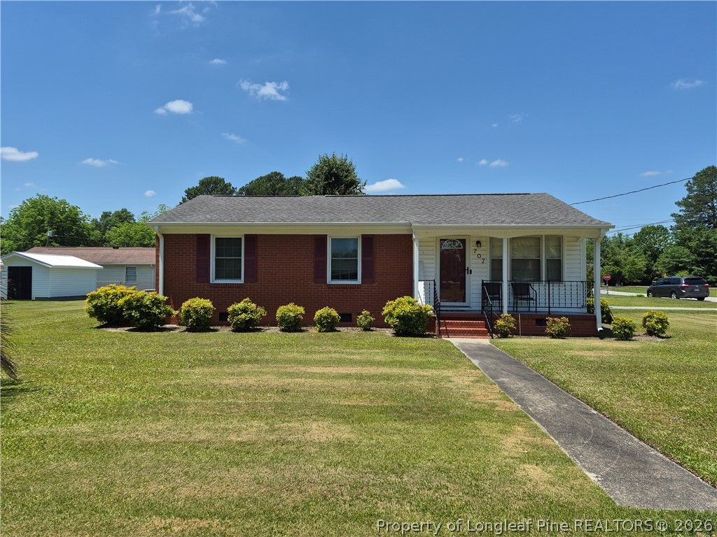 Photo of 707 Madison Avenue, Lumberton, NC 28358 (MLS # 762703)